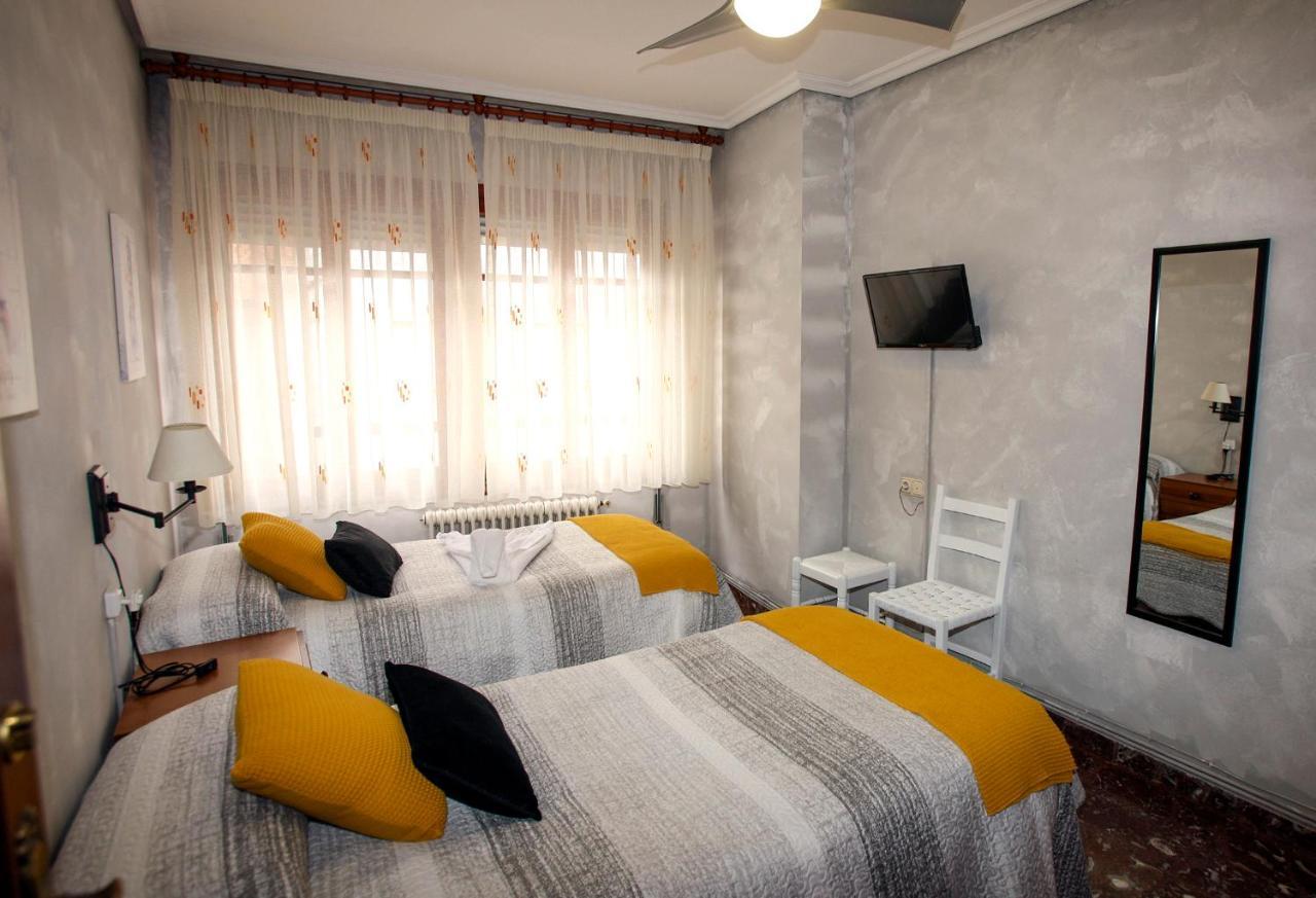 Pension Como En Casa Rincon de Soto Екстериор снимка